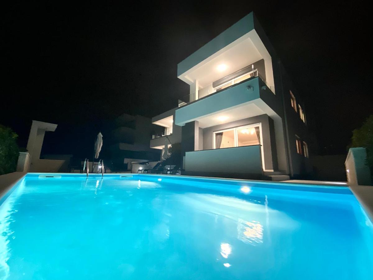 Fantasy Pool Villa Novalja Exterior photo