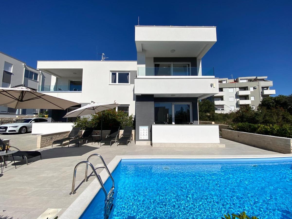 Fantasy Pool Villa Novalja Exterior photo
